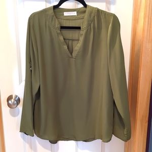 Army green adjustable sleeves v-neck Roswear blouse.